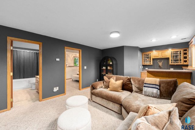 6216 W 61st St Street, Sioux Falls, SD 57106