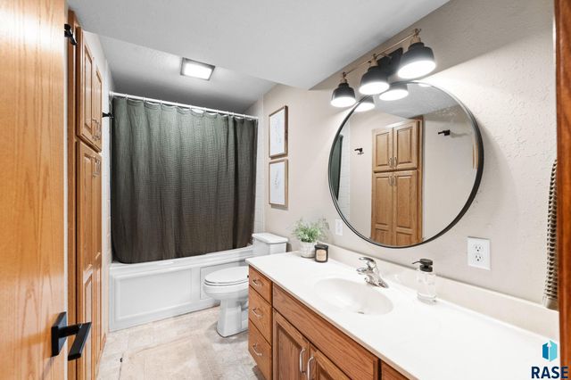 6216 W 61st St Street, Sioux Falls, SD 57106