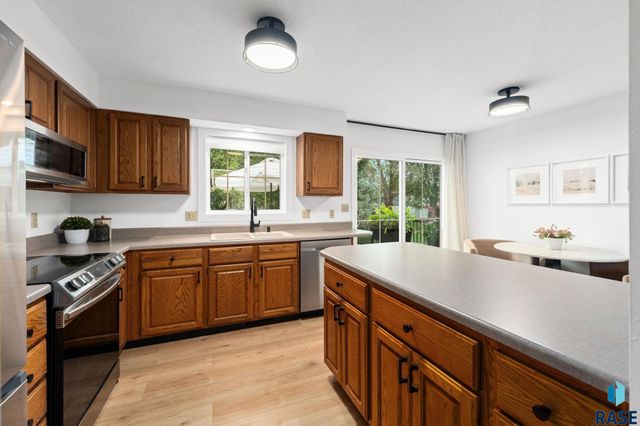 6216 W 61st St Street, Sioux Falls, SD 57106