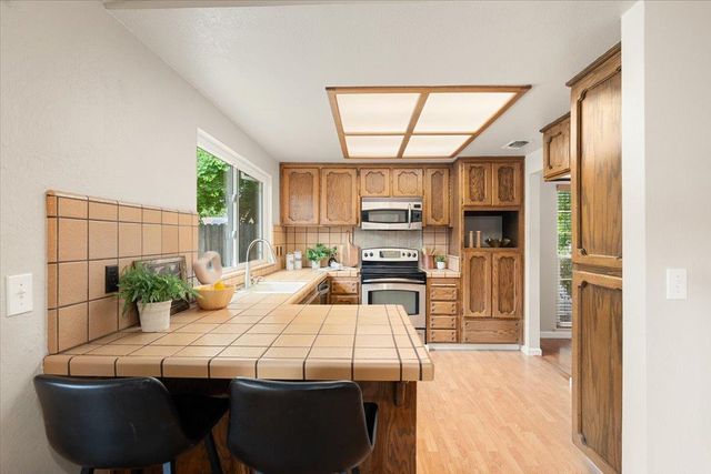 3608 Mountain View Dr, Rocklin, CA 95677