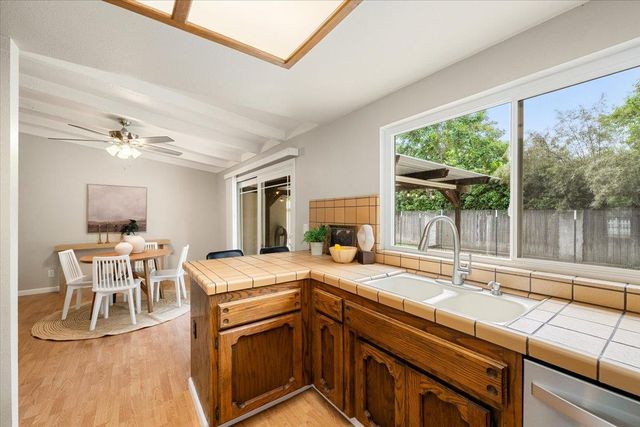 3608 Mountain View Dr, Rocklin, CA 95677