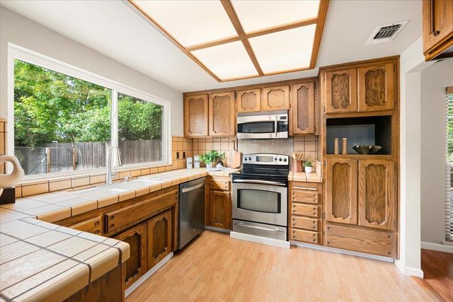 3608 Mountain View Dr, Rocklin, CA 95677