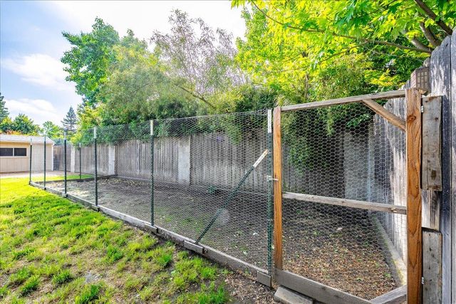 3608 Mountain View Dr, Rocklin, CA 95677