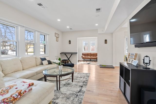 266 Elm Ave, Teaneck Twp., NJ 07666