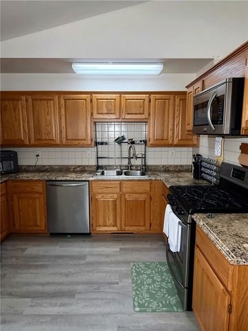 402 SE El Paso Street, Gravette, AR 72736