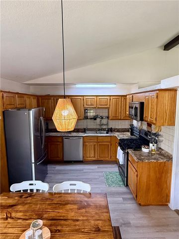 402 SE El Paso Street, Gravette, AR 72736