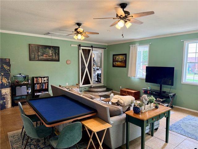 402 SE El Paso Street, Gravette, AR 72736