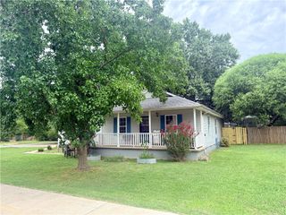 402 SE El Paso Street, Gravette, AR 72736