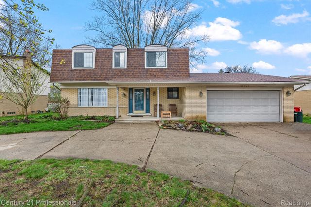 39349 Cadborough Drive, Clinton Charter Township, MI 48038