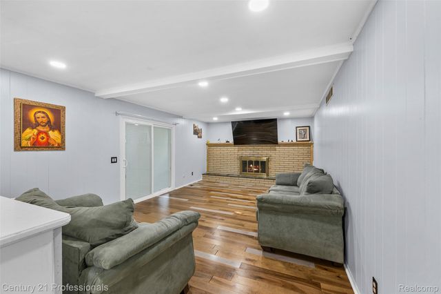 39349 Cadborough Drive, Clinton Charter Township, MI 48038