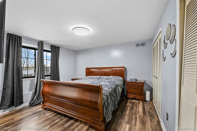 39349 Cadborough Drive, Clinton Charter Township, MI 48038