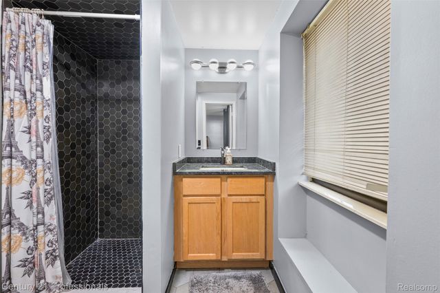 39349 Cadborough Drive, Clinton Charter Township, MI 48038