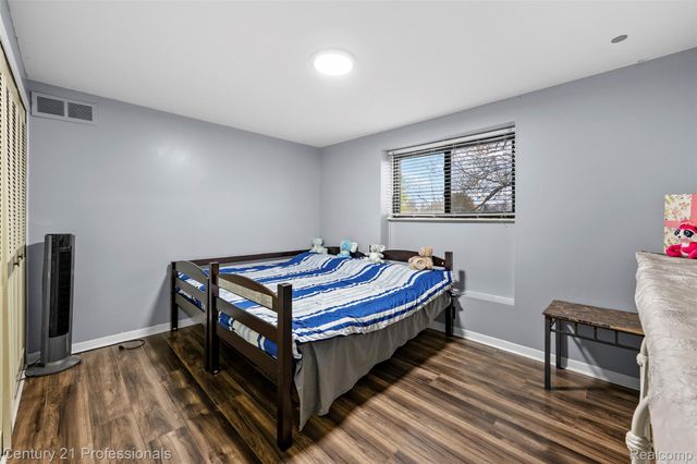 39349 Cadborough Drive, Clinton Charter Township, MI 48038