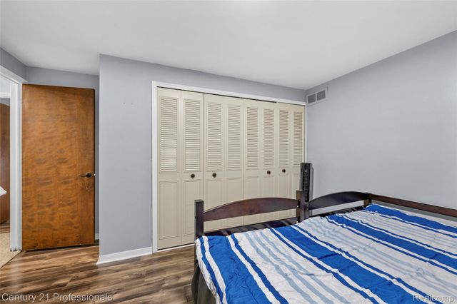 39349 Cadborough Drive, Clinton Charter Township, MI 48038