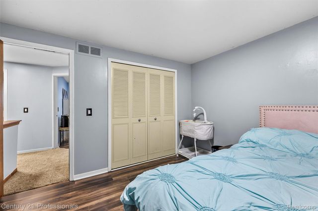 39349 Cadborough Drive, Clinton Charter Township, MI 48038