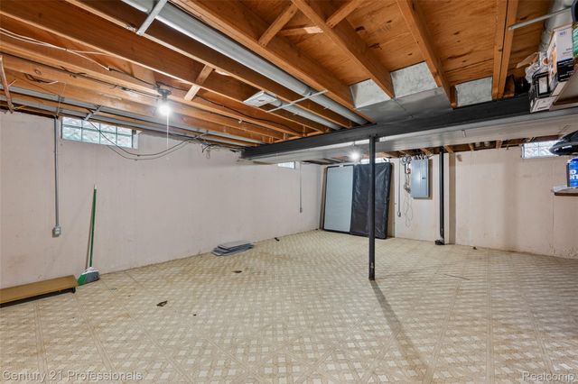 39349 Cadborough Drive, Clinton Charter Township, MI 48038