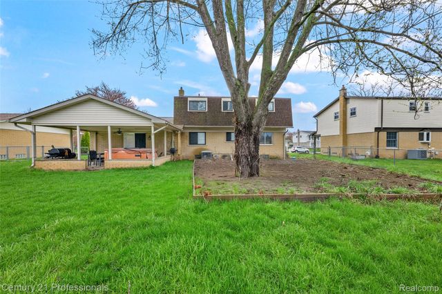 39349 Cadborough Drive, Clinton Charter Township, MI 48038