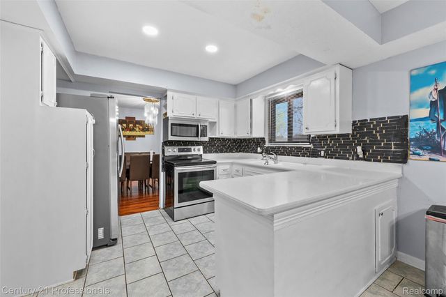 39349 Cadborough Drive, Clinton Charter Township, MI 48038