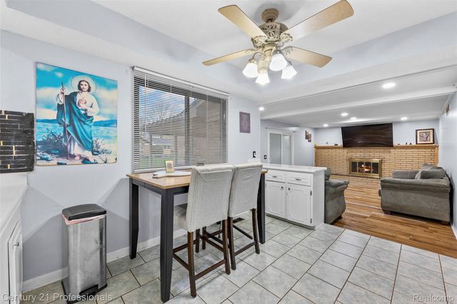 39349 Cadborough Drive, Clinton Charter Township, MI 48038