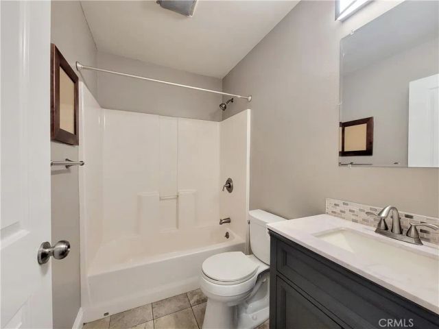 8429 Somerset Blvd., Paramount, CA 90723