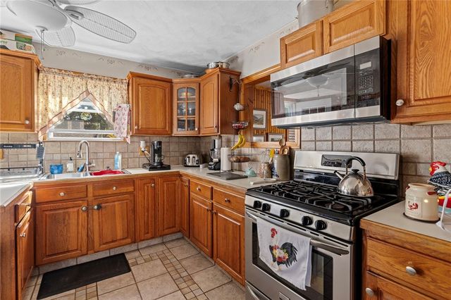 11 Yale Avenue, Warwick, RI 02888