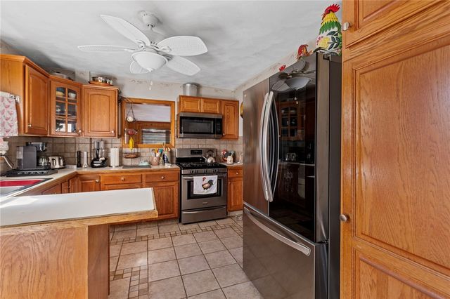 11 Yale Avenue, Warwick, RI 02888