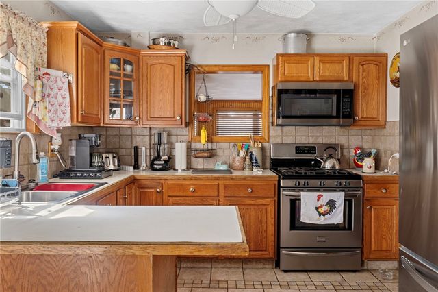 11 Yale Avenue, Warwick, RI 02888