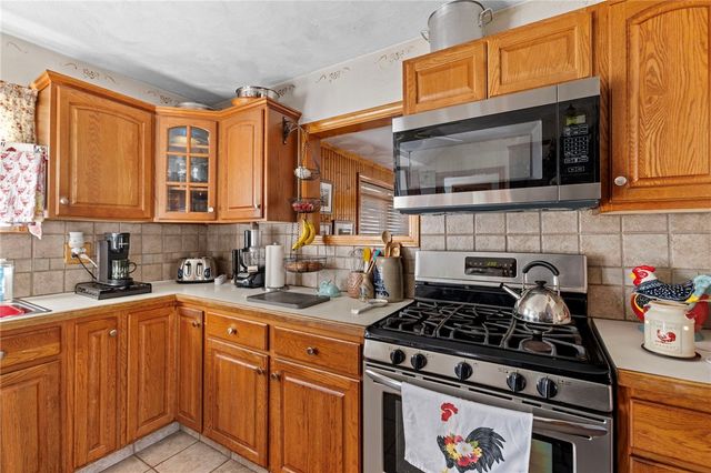11 Yale Avenue, Warwick, RI 02888