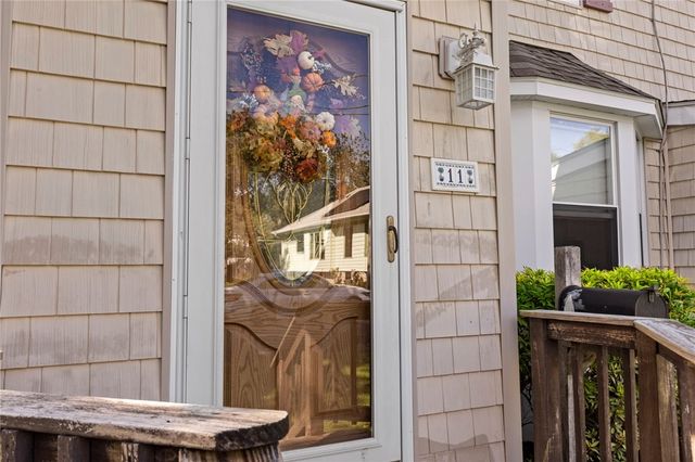11 Yale Avenue, Warwick, RI 02888