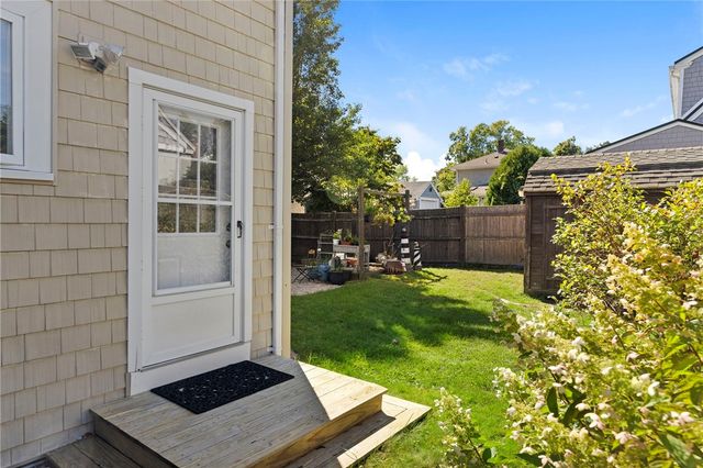 11 Yale Avenue, Warwick, RI 02888