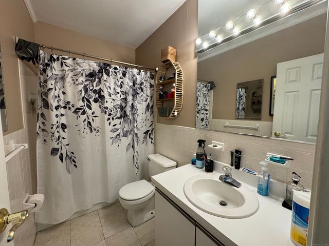 21 Balance Rock Road APT 2, Seymour, CT 06483