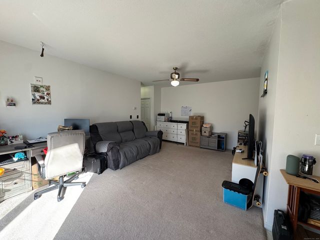 21 Balance Rock Road APT 2, Seymour, CT 06483