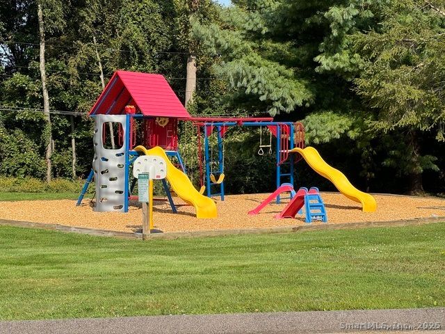 21 Balance Rock Road APT 2, Seymour, CT 06483