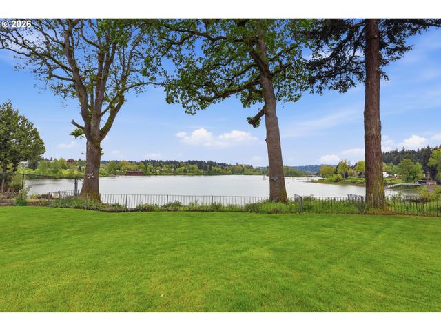 1550 Se LAVA Dr 9, Milwaukie, OR 97222
