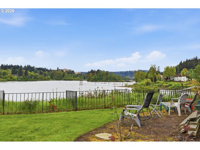 1550 Se LAVA Dr 9, Milwaukie, OR 97222