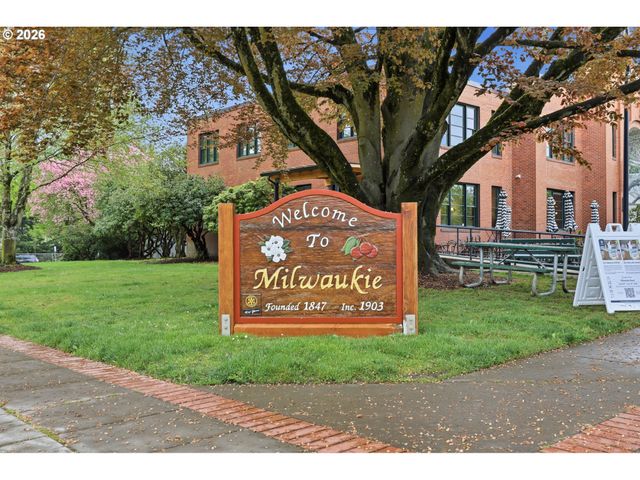 1550 Se LAVA Dr 9, Milwaukie, OR 97222