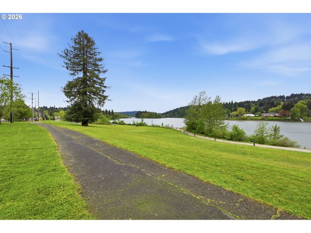 1550 Se LAVA Dr 9, Milwaukie, OR 97222