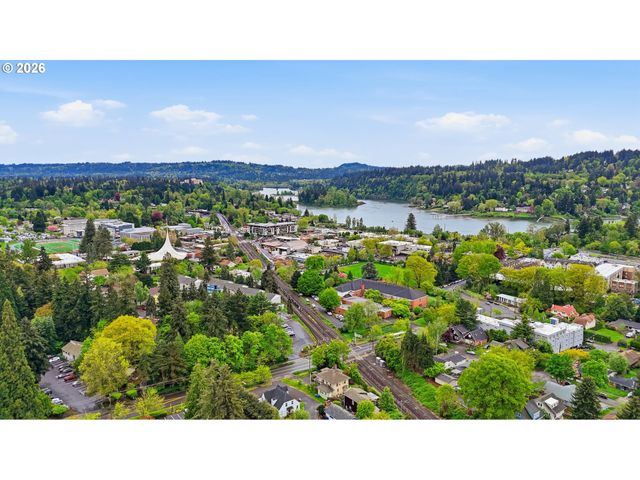 1550 Se LAVA Dr 9, Milwaukie, OR 97222