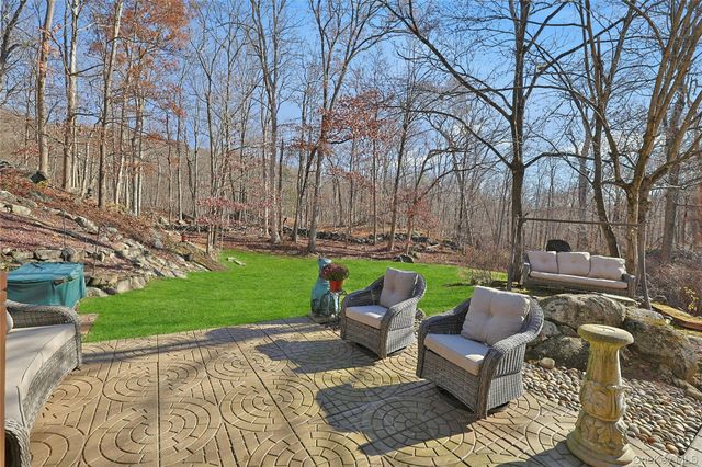 31 Powder Horn Road, Cortlandt Manor, NY 10567