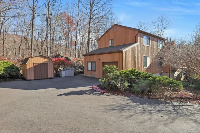 31 Powder Horn Road, Cortlandt Manor, NY 10567