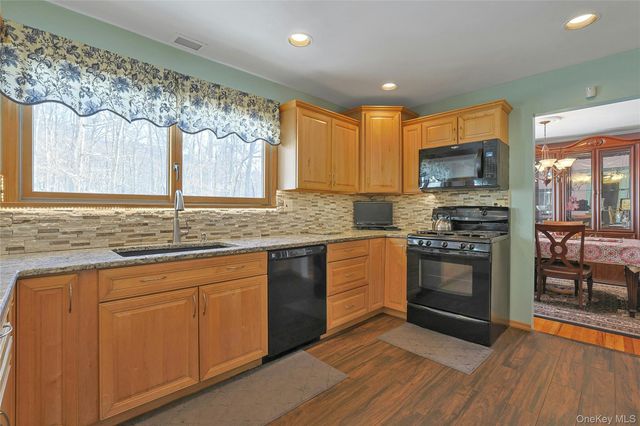 31 Powder Horn Road, Cortlandt Manor, NY 10567