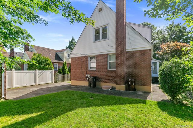 8251 257th Street 2, Glen Oaks, NY 11004