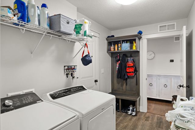 3527 E Philip Street, Des Moines, IA 50320