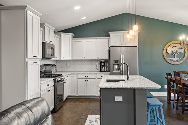 3527 E Philip Street, Des Moines, IA 50320