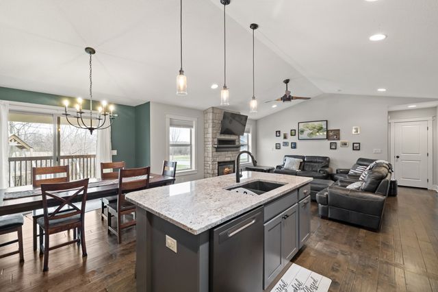 3527 E Philip Street, Des Moines, IA 50320