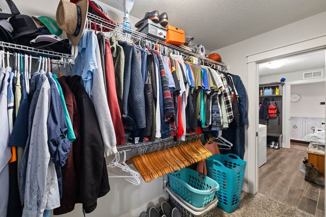 3527 E Philip Street, Des Moines, IA 50320