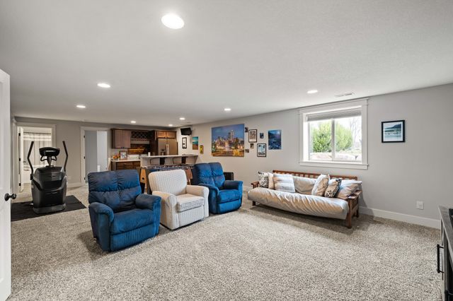 3527 E Philip Street, Des Moines, IA 50320