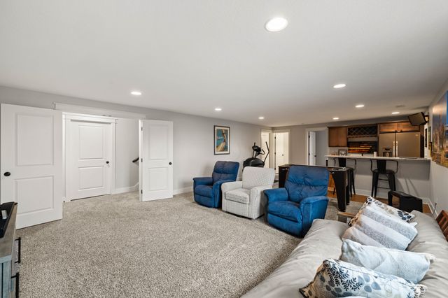 3527 E Philip Street, Des Moines, IA 50320