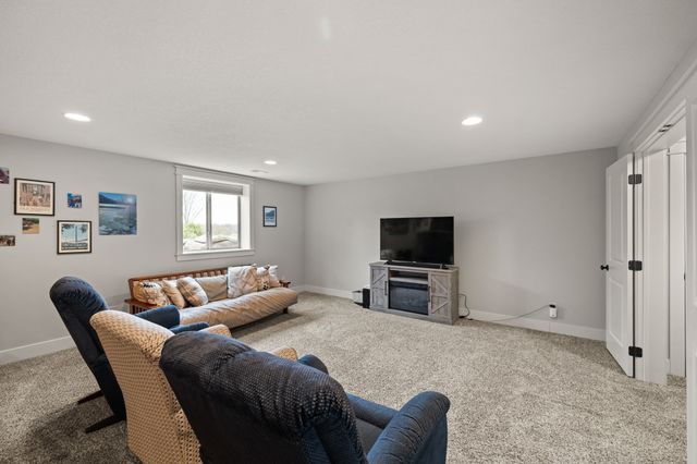 3527 E Philip Street, Des Moines, IA 50320