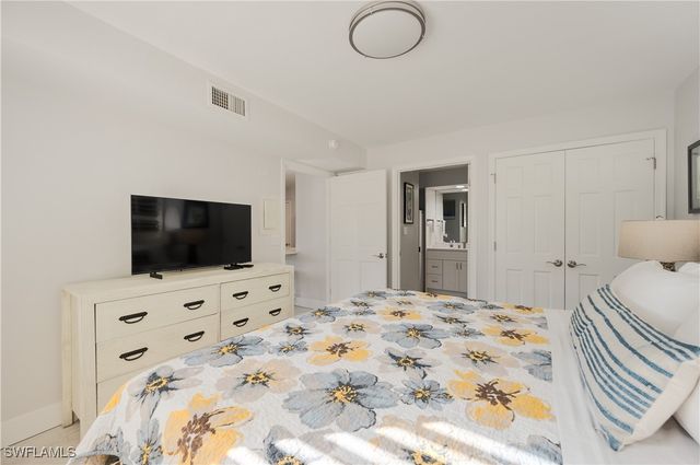 655 8th AVE S 3, Naples, FL 34102